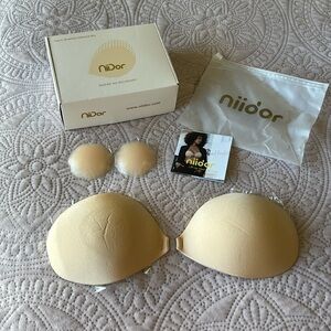 Niidor Strapless Adhesive Bra